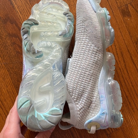 Nike Women’s VaporMax - Picture 3 of 6